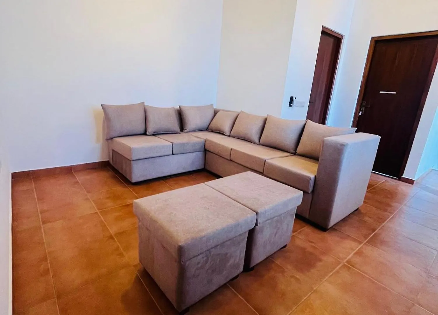 Comfortable & Serene Stay At Red Rocks Villa Rajagiriya 0*,  Sri Lanka