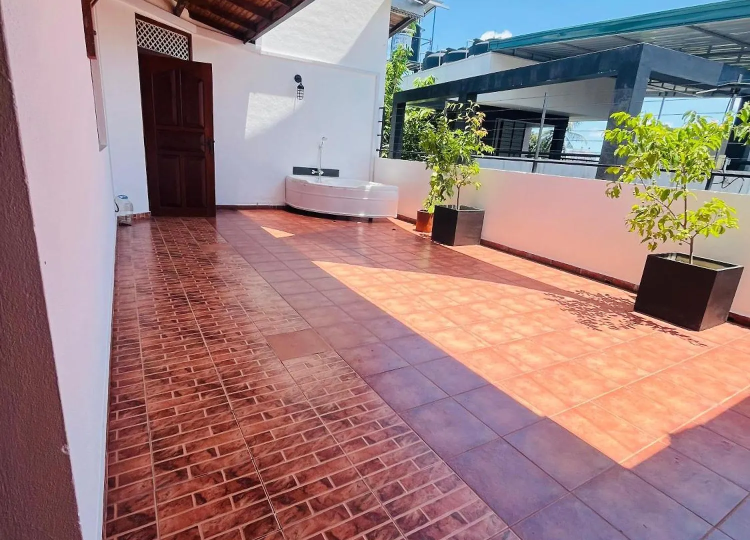 Comfortable & Serene Stay At Red Rocks Villa Rajagiriya Sri Lanka